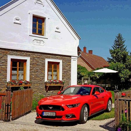 B B Guesthouse Тихань Экстерьер фото