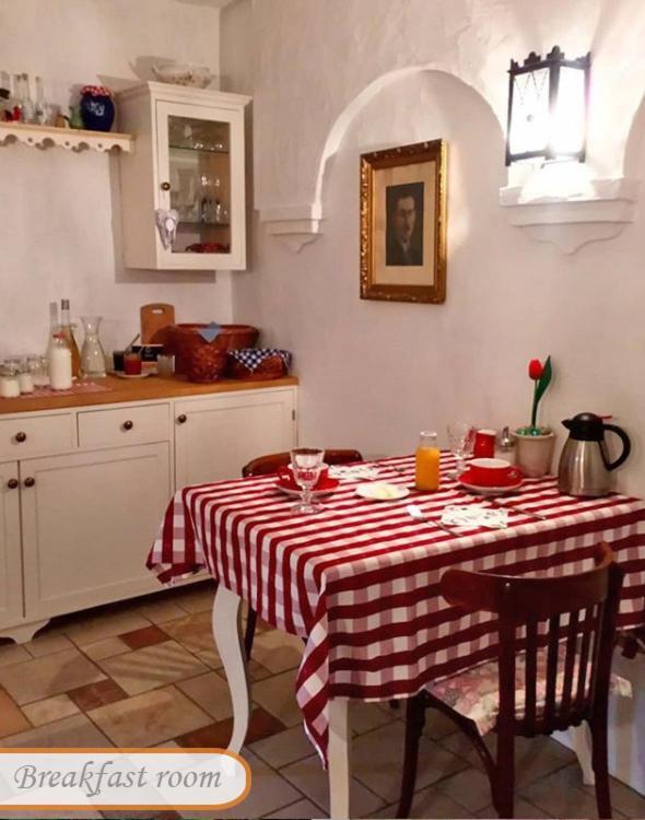 B B Guesthouse Тихань Экстерьер фото